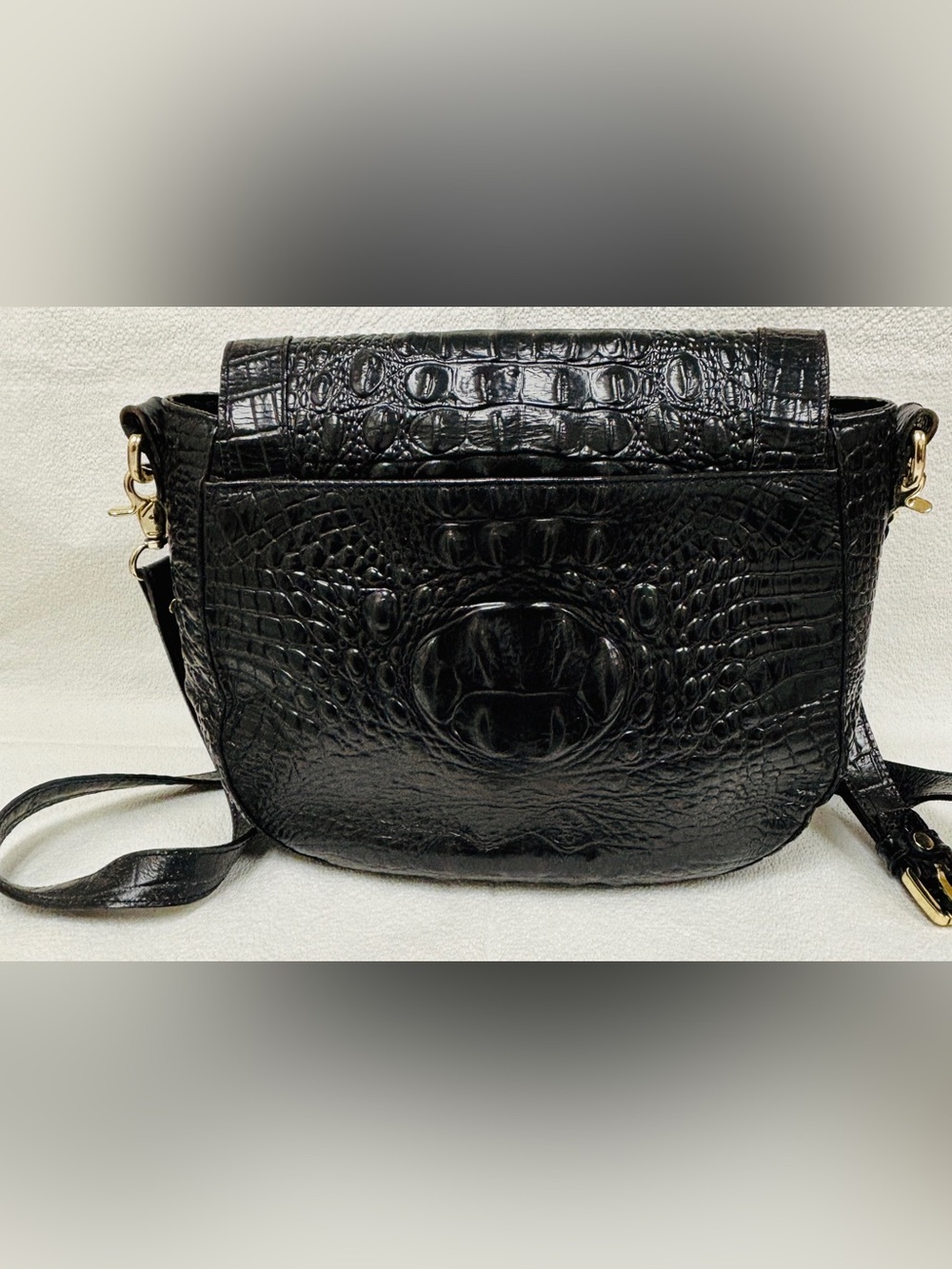 Vintage Brahmin Black Croc-Embossed Leather Crossbody with Gold-Tone Hardware - Picture 2 of 16